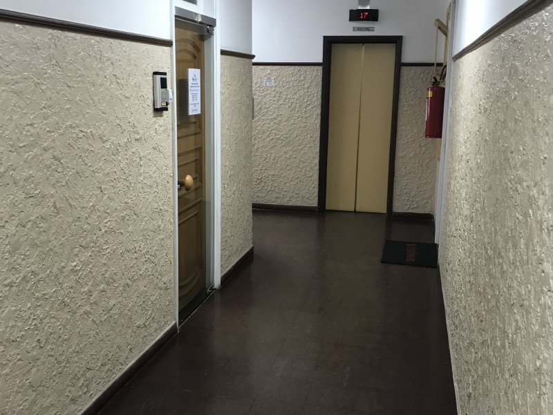 Comercial à venda Centro com 180m² e 1 quarto por R$ 750.000 - 1908648406-corredor-andar-004.jpg