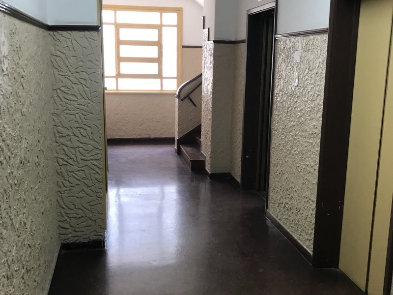 Comercial à venda Centro com 180m² e 1 quarto por R$ 750.000 - 1949954527-corredor-andar-002.jpg