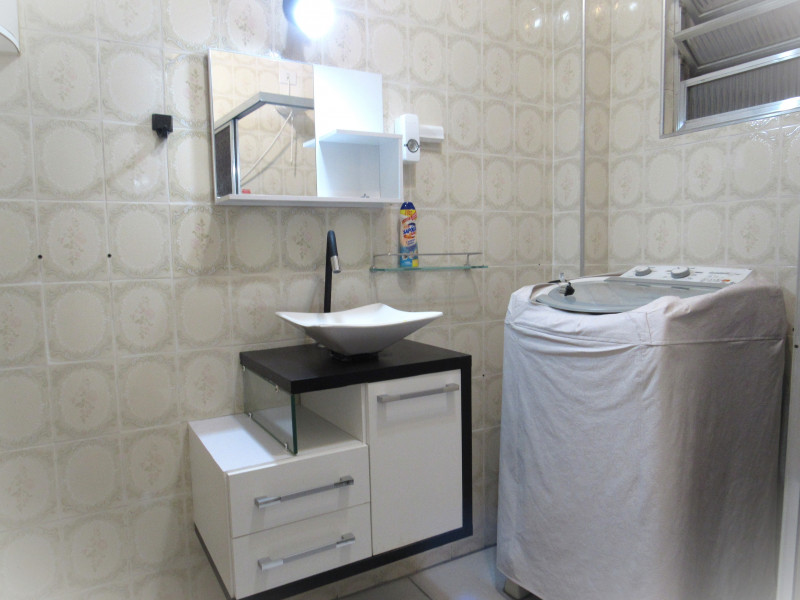 Apartamento à venda Bela Vista com 57m² e 1 quarto por R$ 370.000 - 693836692-20-banheiro-pia-espelh.JPG