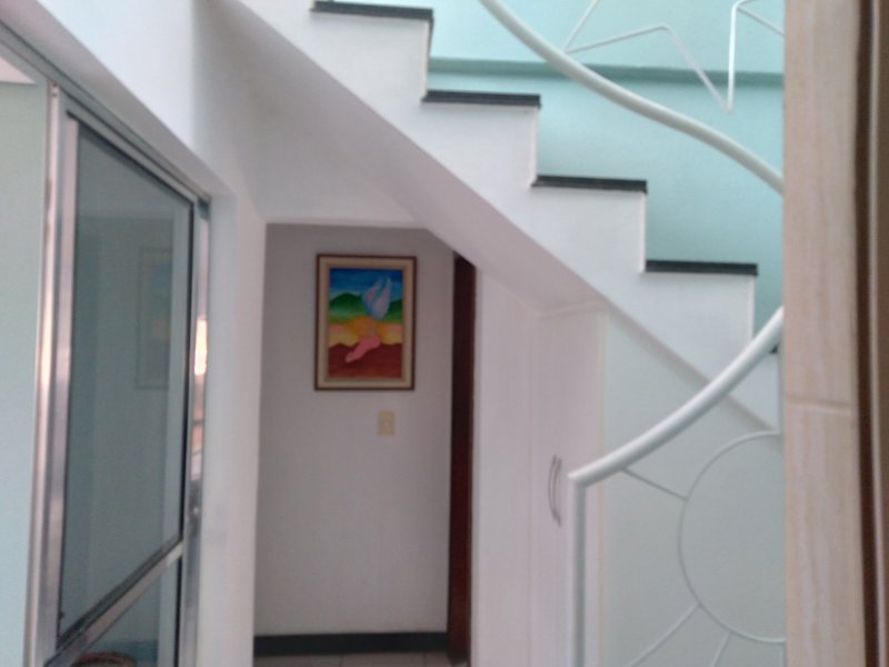 Casa à venda Centro com 185m² e 5 quartos por R$ 600.000 - 1637673879-8-escada-interna.jpg