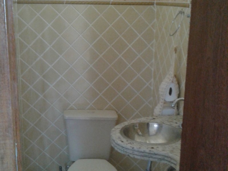 Casa à venda Centro com 185m² e 5 quartos por R$ 600.000 - 2138214455-15-banheiro-escritorio.jpg