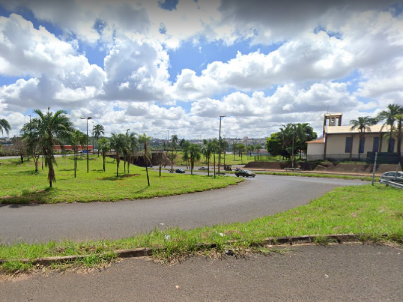 Casa à venda Dona Zulmira com 410m² e 3 quartos por R$ 300.000 - 459770883-2.png