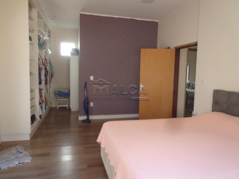 Casa à venda Centro com 340m² e 3 quartos por R$ 350.000 - 1702169854-285aa71c-22e5-4f15-a312-8f98b411cf4d.jpeg