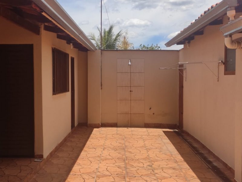 Casa de condomínio à venda Condomínio Amin Camargo com 120m² e 3 quartos por R$ 360.000 - 1004191073-quintal1.jpeg
