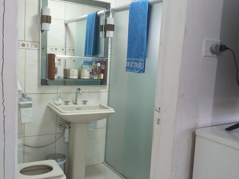 Casa à venda Vl. Rica com 240m² e 4 quartos por R$ 515.000 - 1296146893-piso-superior-suite2-banheiro.jpeg