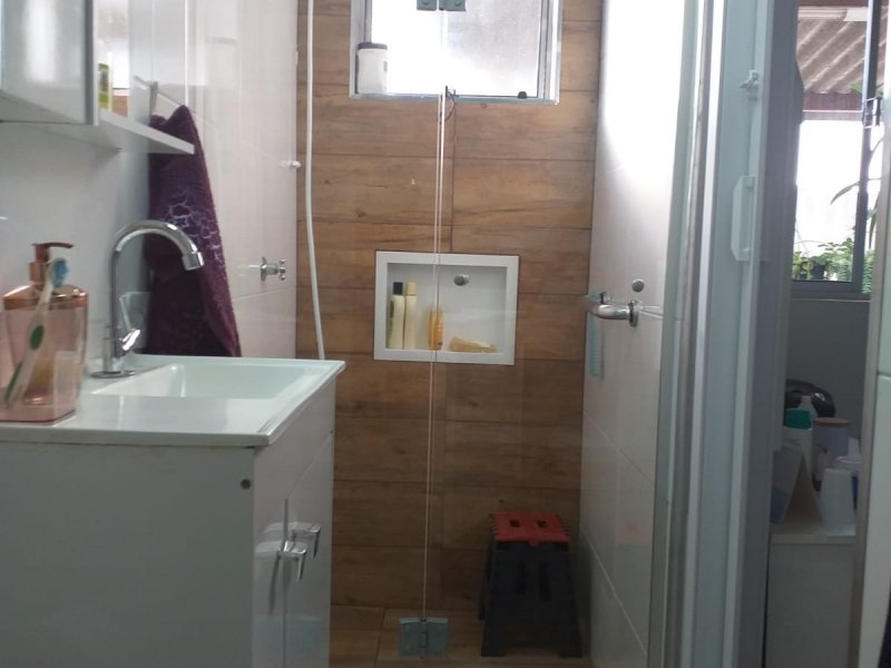 Casa à venda Vl. Rica com 240m² e 4 quartos por R$ 515.000 - 1687337568-piso-superior-suite3-banheiro.jpeg