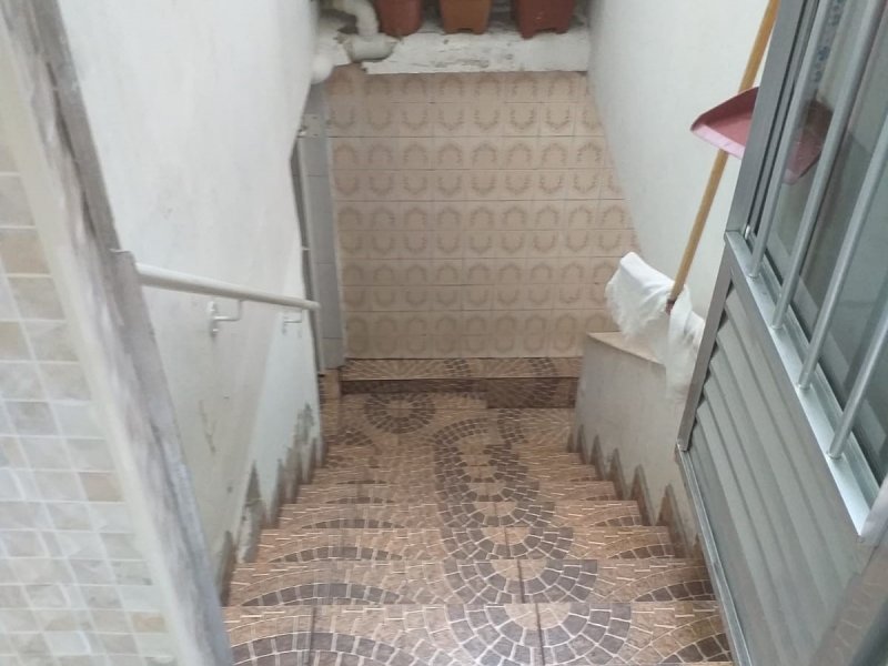Casa à venda Vl. Rica com 240m² e 4 quartos por R$ 515.000 - 576359535-escada-quintal.jpeg