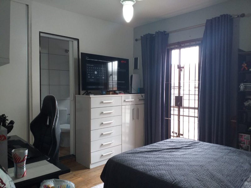 Casa à venda Vl. Rica com 240m² e 4 quartos por R$ 515.000 - 706040609-piso-superior-suite1.jpeg