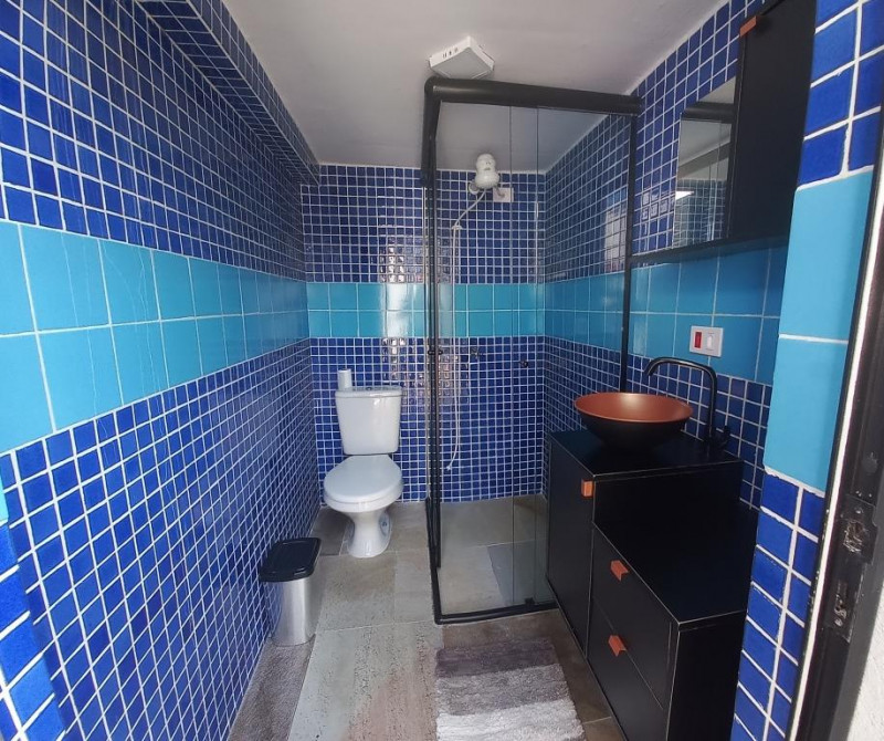 Casa à venda jardim acapulco com 450m² e 6 quartos por R$ 4.800.000 - 1049125362-90-banheiro-piscina.jpg