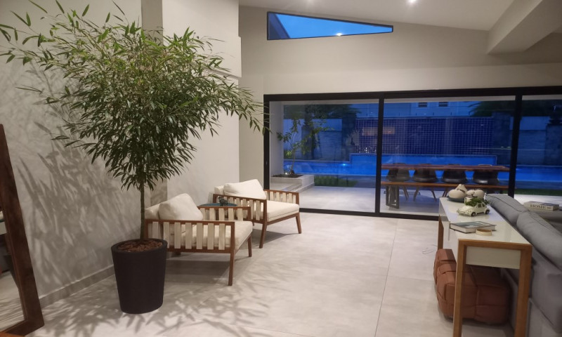 Casa à venda jardim acapulco com 450m² e 6 quartos por R$ 4.800.000 - 764603177-09-sala-passagem.jpg