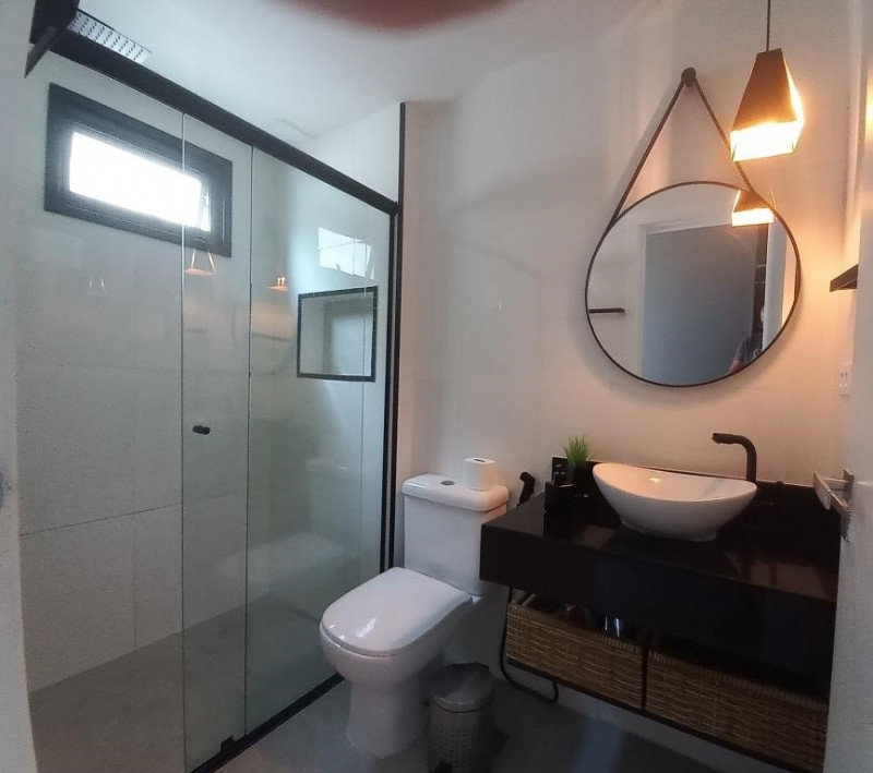 Casa à venda jardim acapulco com 450m² e 6 quartos por R$ 4.800.000 - 909250243-88-design-banheiro-das-4-suites.jpg