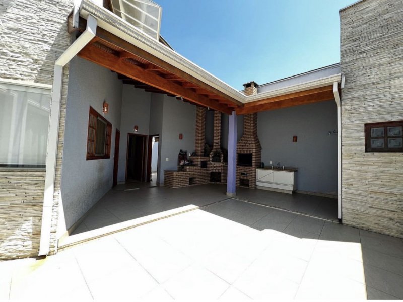 Casa à venda Jardim Amstalden Residence com 280m² e 11 quartos por R$ 1.800.000 - 1889677017-7cf1b8d6-715c-45ed-92f7-11e05a9af871.jpeg