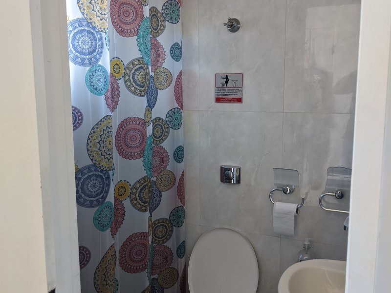 Casa de condomínio à venda Alphaville Residencial Plus com 400m² e 4 quartos por R$ 2.700.000 - 1475152518-banheiro-piscina-funcionario.jpg