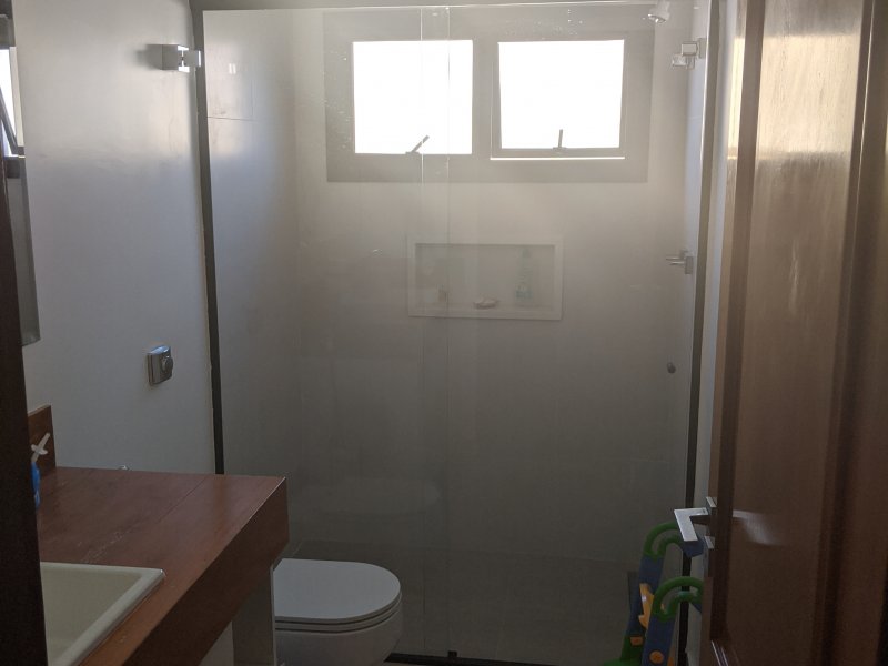 Casa de condomínio à venda Alphaville Residencial Plus com 400m² e 4 quartos por R$ 2.700.000 - 1792435464-banheiro-menina.jpg