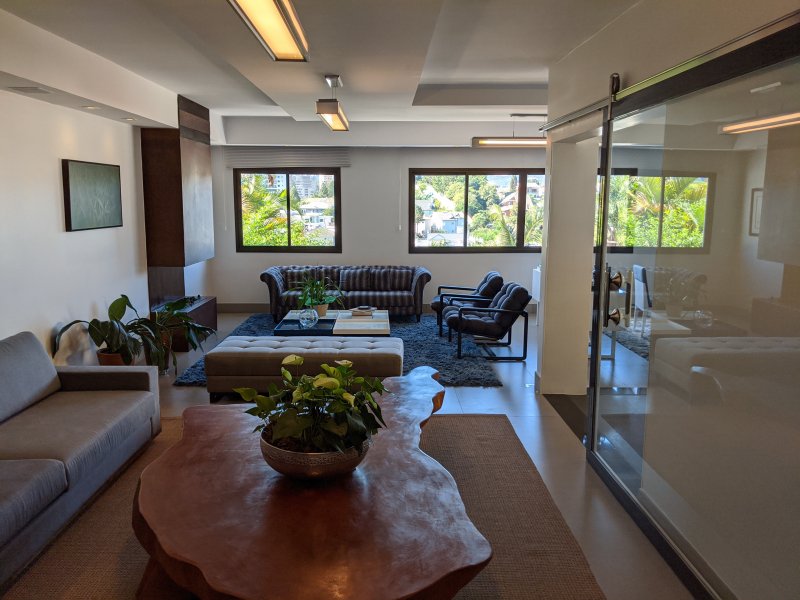 Casa de condomínio à venda Alphaville Residencial Plus com 400m² e 4 quartos por R$ 2.700.000 - 1901545531-salas-de-estar.jpg