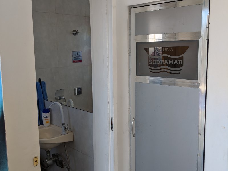 Casa de condomínio à venda Alphaville Residencial Plus com 400m² e 4 quartos por R$ 2.700.000 - 2027807421-sauna-e-banheiro-piscina.jpg