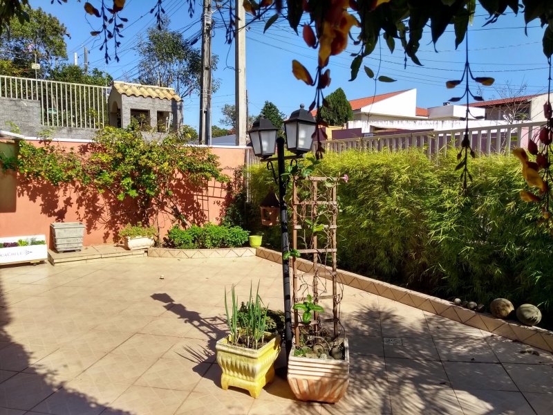 Casa de condomínio à venda Barreirinha com 190m² e 3 quartos por R$ 535.000 - 1896947368-jardim-1.jpg