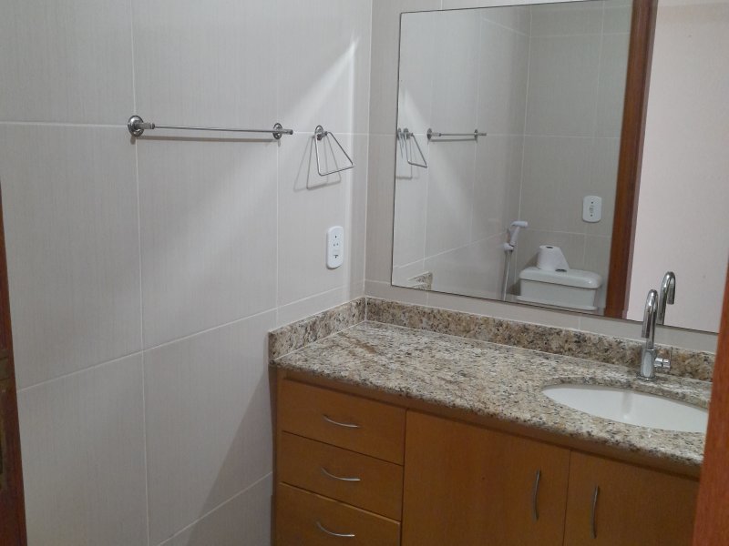 Apartamento à venda Ingá com 121m² e 3 quartos por R$ 920.000 - 45033513-banheiro-3.jpg