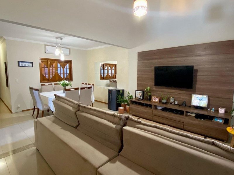 Casa à venda Jardim Piratininga com 266m² e 3 quartos por R$ 730.000 - 1653700296-d892889b-949b-4e1f-837f-9bd2601a9d2a.jpeg