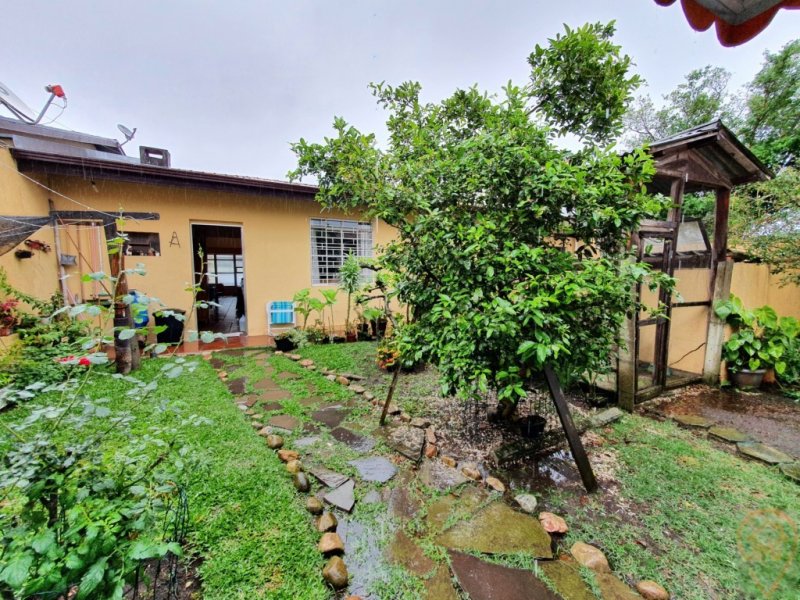 Casa à venda Boqueirão com 191m² e 5 quartos por R$ 600.000 - 2142260630-quintal-fundos-1.jpg