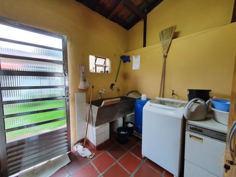 Casa à venda Boqueirão com 191m² e 5 quartos por R$ 600.000 - 26548901-lavanderia-2.jpg