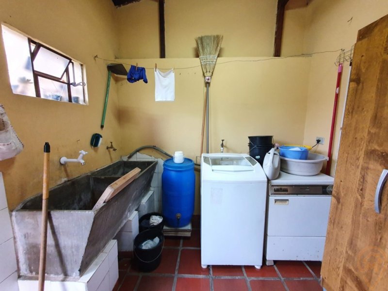 Casa à venda Boqueirão com 191m² e 5 quartos por R$ 600.000 - 424662263-lavanderia-1.jpg