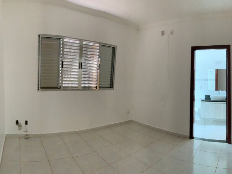 Casa à venda Centro com 220m² e 3 quartos por R$ 730.000 - 1357161158-suite2.jpeg
