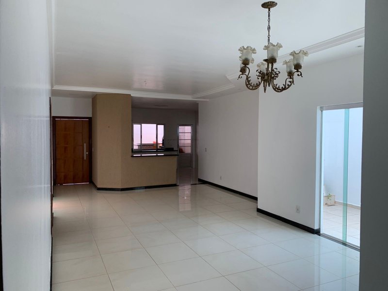 Casa à venda Centro com 220m² e 3 quartos por R$ 730.000 - 1741545816-internasaladosquartos.jpeg