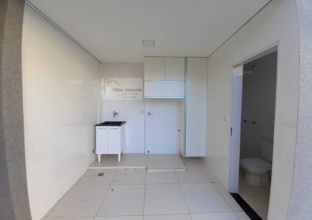 imóvel com 245m²