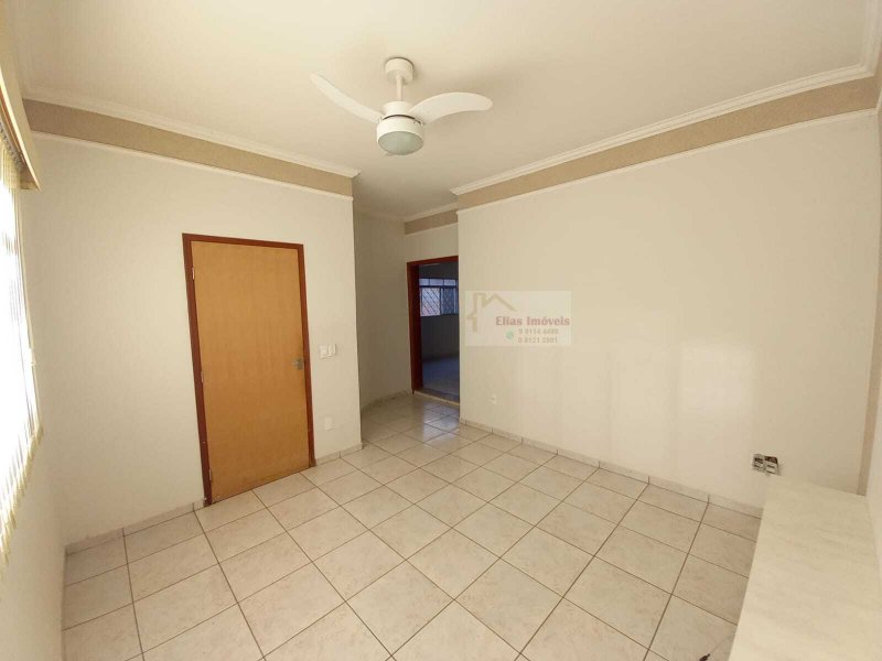 Casa à venda Jardim Yolanda com 245m² e 3 quartos por R$ 570.000 - 1996401733-41.jpg