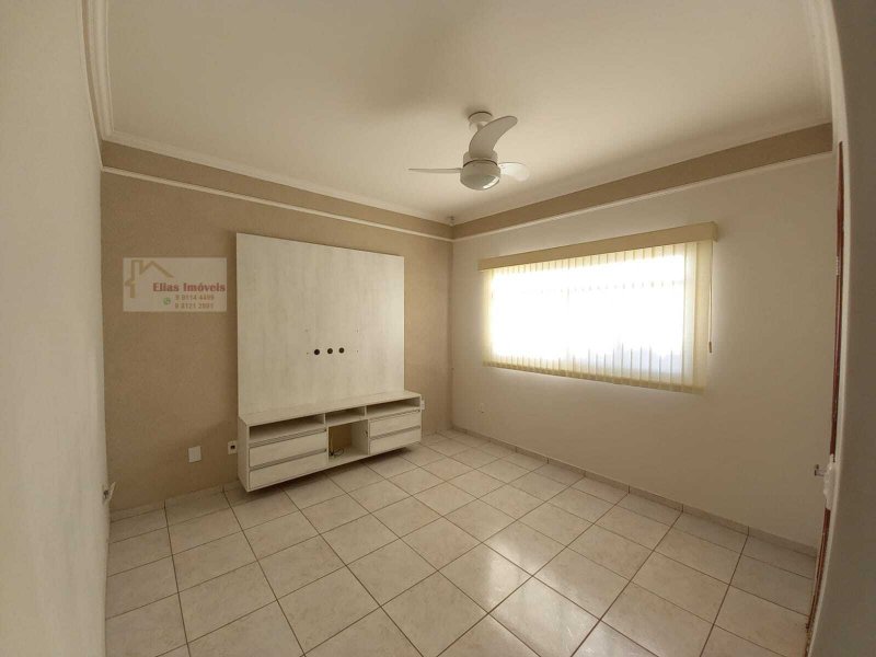 Casa à venda Jardim Yolanda com 245m² e 3 quartos por R$ 570.000 - 2015631421-09.jpg