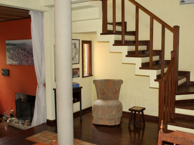 Casa à venda Santa Felicidade com 144m² e 3 quartos por R$ 1.090.000 - 2051597743-escada-3.jpg