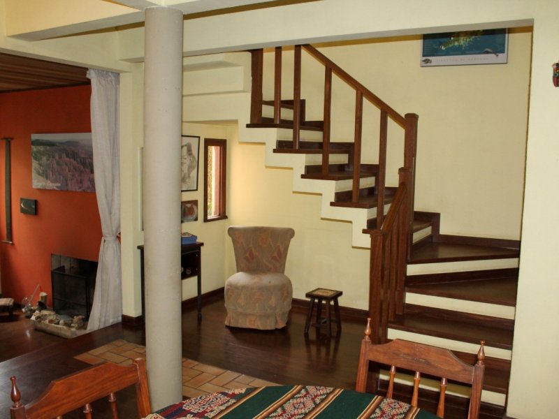 Casa à venda Santa Felicidade com 144m² e 3 quartos por R$ 1.090.000 - 755030353-escada-4.jpg