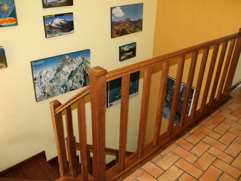 Casa à venda Santa Felicidade com 144m² e 3 quartos por R$ 1.090.000 - 833322500-escada-1.jpg