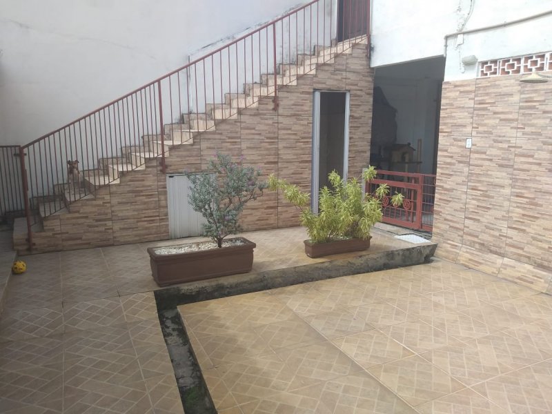 Casa à venda Guaratiba com 225m² e 5 quartos por R$ 165.000 - 2061833918-area-externa-1.jpg