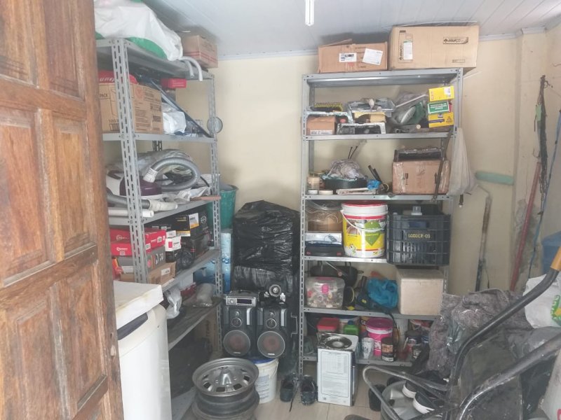 Casa à venda Guaratiba com 225m² e 5 quartos por R$ 165.000 - 687545798-quartinho-maquina-tanque.jpg