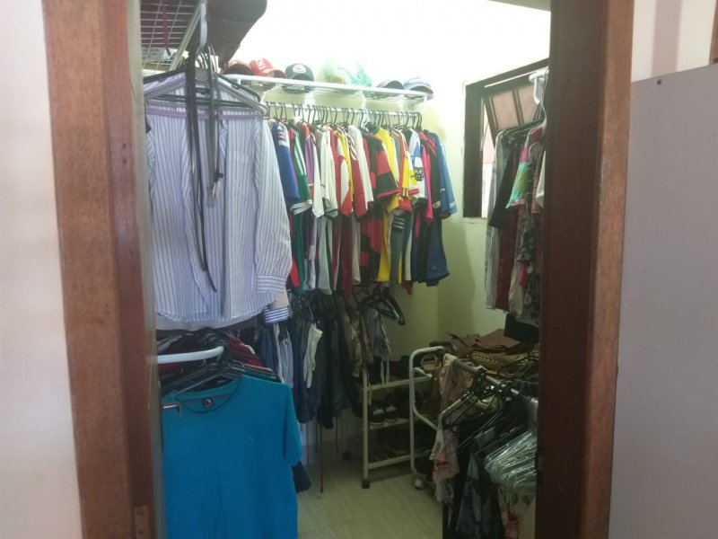 Casa à venda Guaratiba com 225m² e 5 quartos por R$ 165.000 - 884016354-closet.jpg