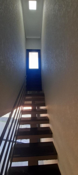 Casa de condomínio à venda Jardim vista verde com 246m² e 4 quartos por R$ 1.390.000 - 373161154-13-escada-de-acesso-do-piso-superior-para-o-inferior-para-garagem-coberta.jpg