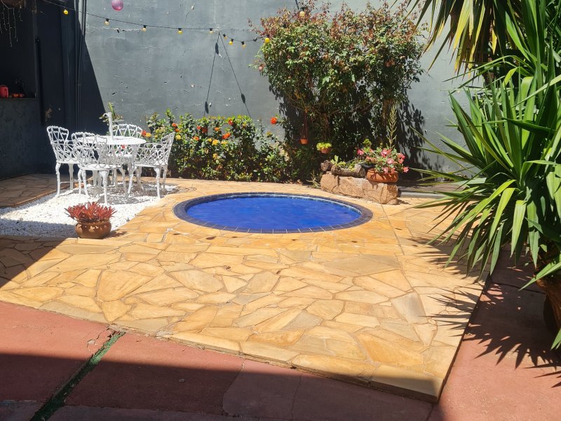 Casa à venda Jardim Irajá com 155m² e 3 quartos por R$ 800.000 - 1037142244-ofuro-area.jpg