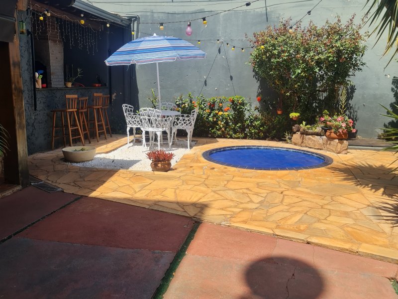 Casa à venda Jardim Irajá com 155m² e 3 quartos por R$ 800.000 - 1459917124-bancos-area.jpg