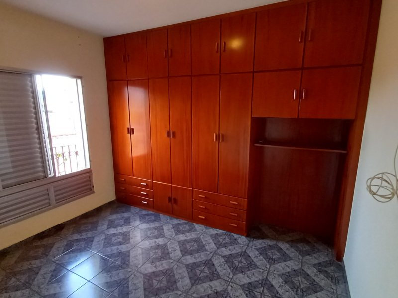 Apartamento à venda Jardim Bela Vista com 68m² e 2 quartos por R$ 365.000 - 378477807-021-quarto-fundos-armario.jpg