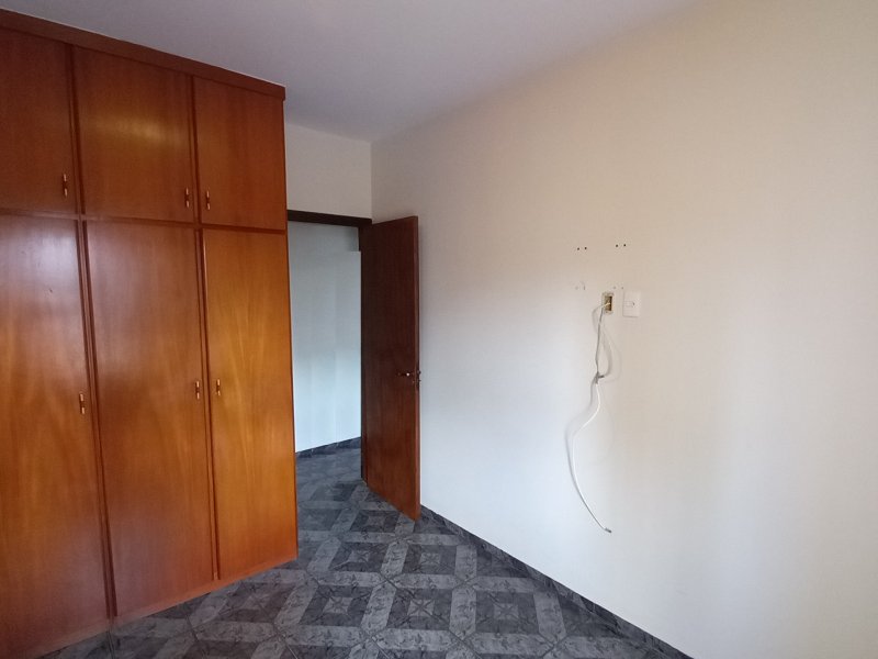 Apartamento à venda Jardim Bela Vista com 68m² e 2 quartos por R$ 365.000 - 528560751-020-quarto-meio-v2.jpg