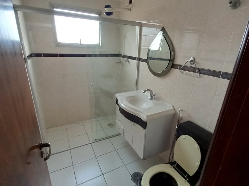 Apartamento à venda Jardim Bela Vista com 68m² e 2 quartos por R$ 365.000 - 682587575-017-banheiro1.jpg