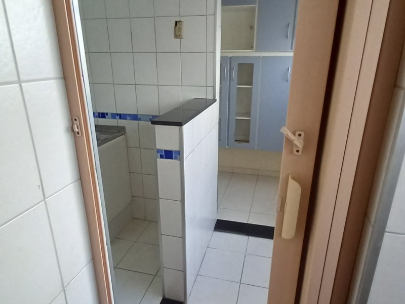 Apartamento à venda Jardim Bela Vista com 68m² e 2 quartos por R$ 365.000 - 957458301-009-banheiro2vista.jpg