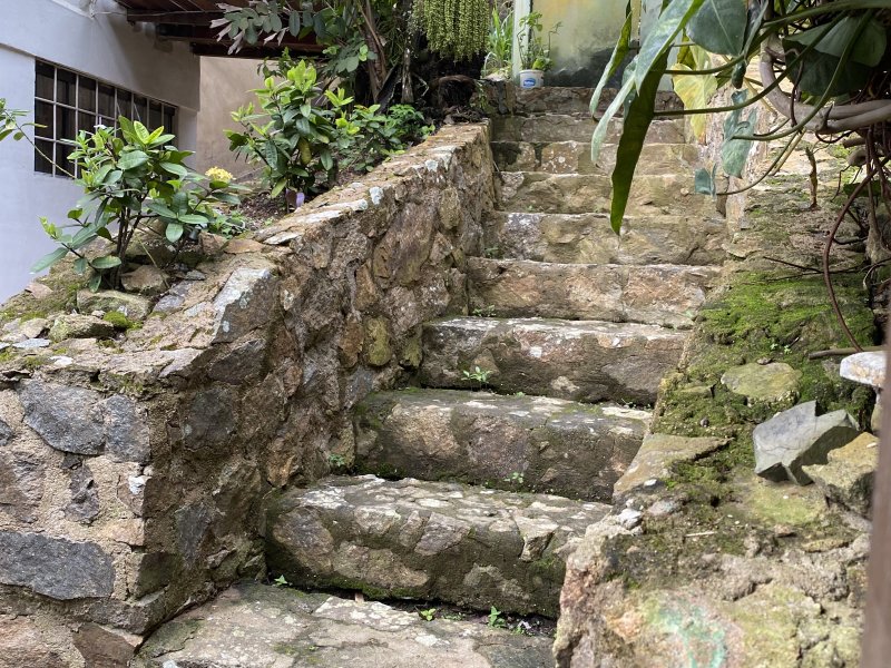 Comercial à venda Taio com 300m² e 1 quarto por R$ 1.350.000 - 626739885-escadaria-de-pedra-verso-suites.jpg