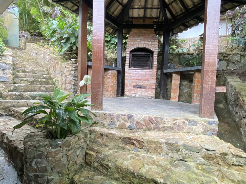 Comercial à venda Taio com 300m² e 1 quarto por R$ 1.350.000 - 674462309-churrasqueira-2.jpg