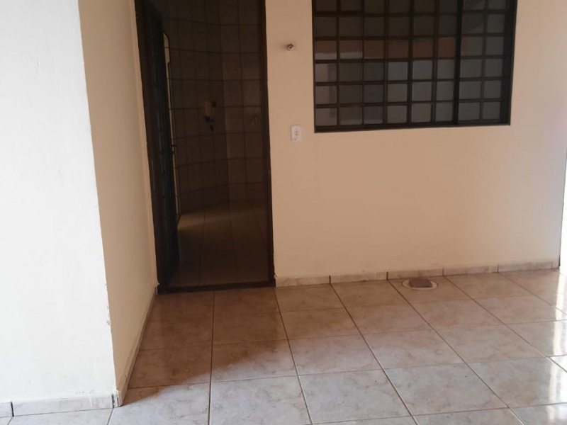 Casa à venda Parque Flamboyants com 250m² e 2 quartos por R$ 290.000 - 1889727126-whatsapp-image-2022-01-11-at-09.jpeg