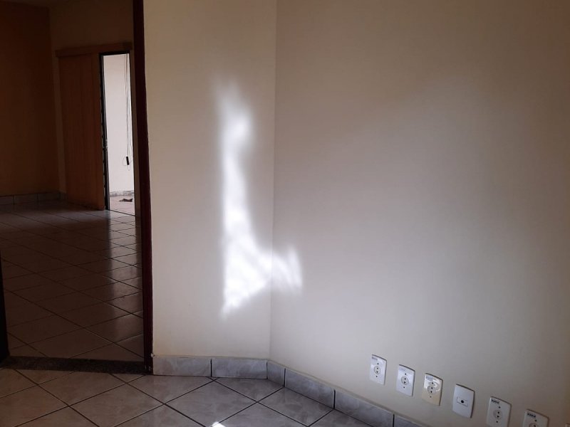 Casa à venda Parque Flamboyants com 250m² e 2 quartos por R$ 290.000 - 2023546364-whatsapp-image-2022-01-11-at-09.jpeg