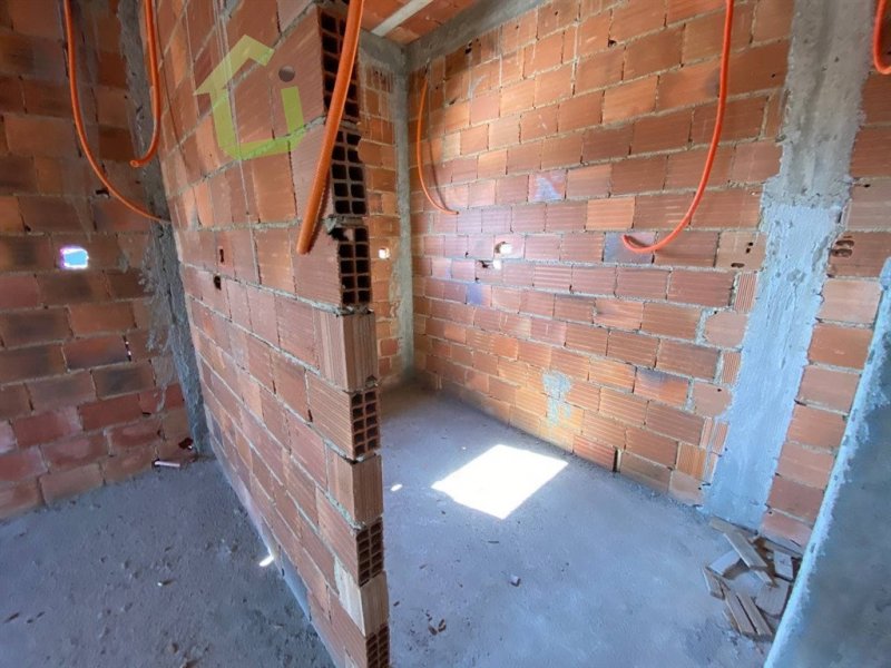 Casa à venda Jardim Iguaçu com 240m² e 4 quartos por R$ 300.000 - 567161429-22.jpg