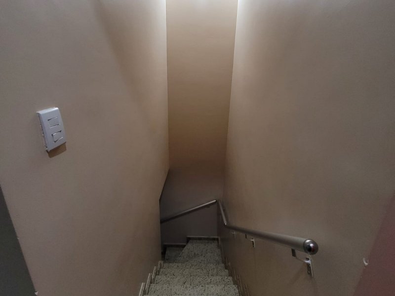 Casa de condomínio à venda Parque Sônia com 80m² e 3 quartos por R$ 375.000 - 1085007481-escada.jpeg